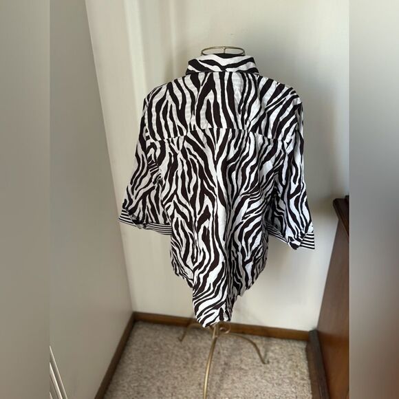 NWT Chico’s size 3 brown and white zebra button down top 100% cotton - Picture 9 of 9